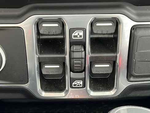 Used 2022 Jeep Gladiator Sport AWD/4WD image 18