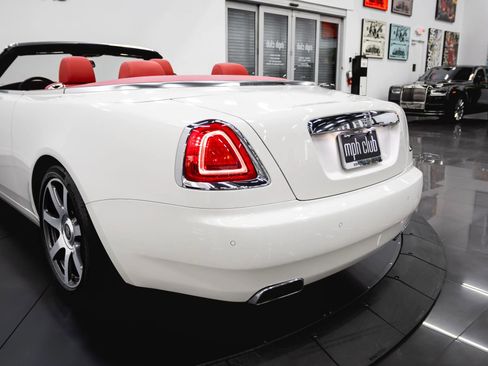 Used 2017 Rolls-Royce Dawn RWD image 39