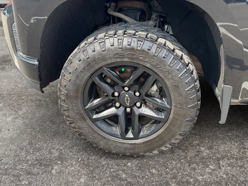 Used 2019 Chevrolet Silverado 1500 LT Trail Boss w/ Convenience Package AWD/4WD image 12