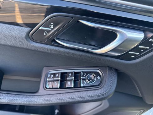 Used 2024 Porsche Macan image 7