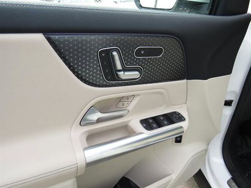 Used 2025 Mercedes-Benz GLA 250 4MATIC image 9