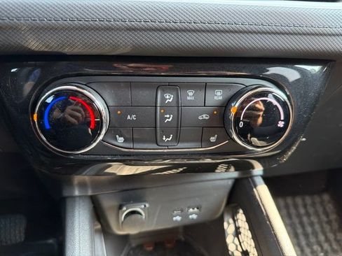 Used 2024 Chevrolet TrailBlazer LT w/ LT Cold Weather Package FWD image 21