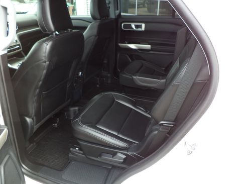Used 2023 Ford Explorer XLT w/ Equipment Group 202A image 3
