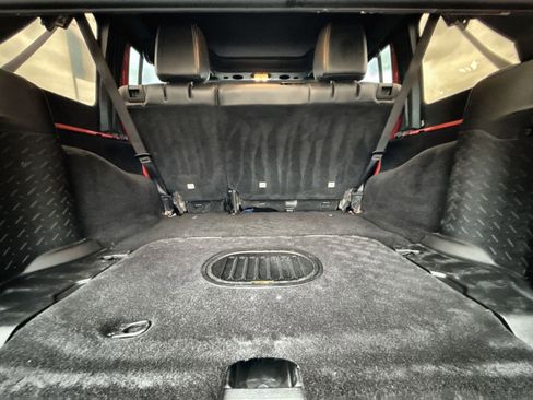 Used 2016 Jeep Wrangler Unlimited Rubicon w/ Connectivity Group image 23