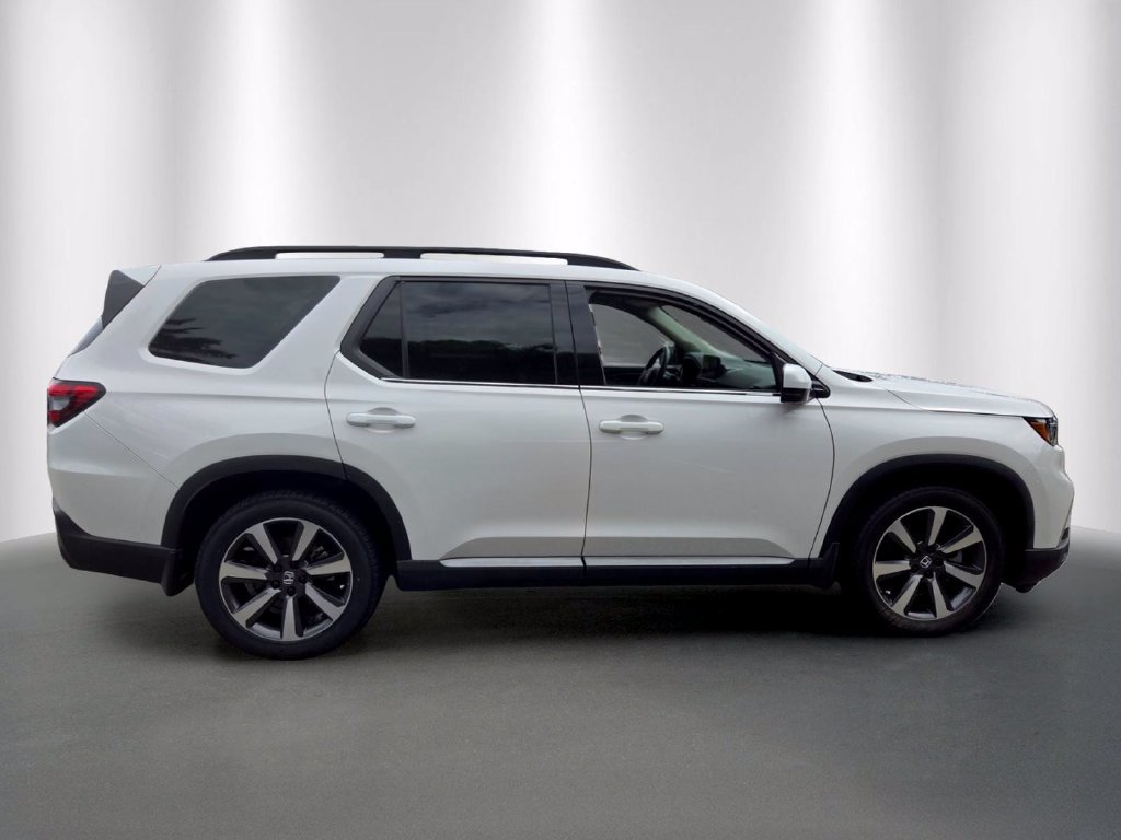 Certified 2024 Honda Pilot Touring image 8