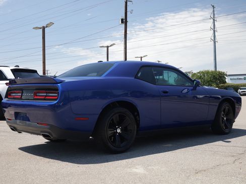 Used 2019 Dodge Challenger SXT RWD image 6