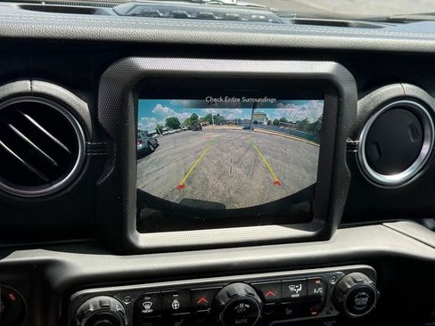 Used 2022 Jeep Wrangler Unlimited Sahara w/ Cold Weather Group AWD/4WD image 23