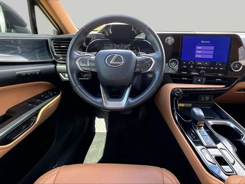 Used 2025 Lexus NX 250 FWD w/ Accessory Package (2T) image 6