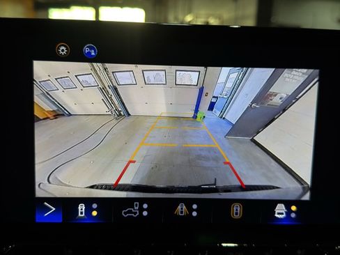 Used 2024 Chevrolet Colorado Z71 w/ Z71 Convenience Package 2 image 29