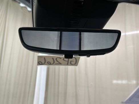 Used 2025 Buick Enclave Avenir image 37