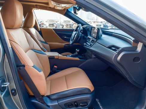 Used 2024 Lexus ES 350 w/ Premium Package FWD image 17