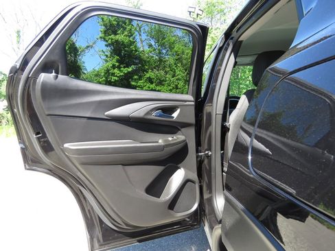 Used 2022 Chevrolet TrailBlazer LT w/ LPO, Blackout Package AWD/4WD image 18
