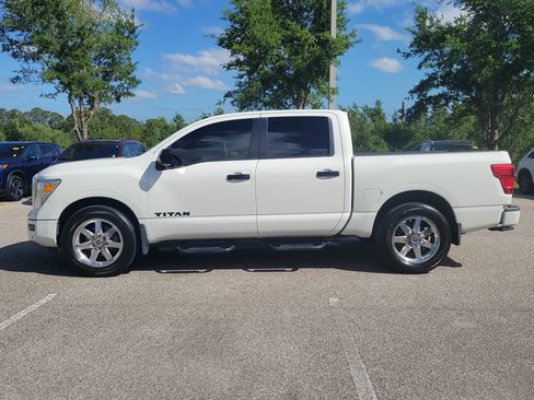 Used 2021 Nissan Titan SV w/ SV Convenience Package RWD image 9
