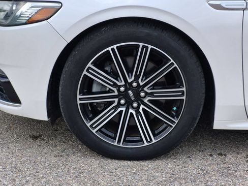 Used 2017 Lincoln Continental Reserve FWD image 14
