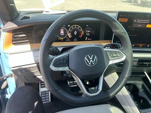 Used 2025 Volkswagen Tiguan SEL R-Line AWD/4WD image 22