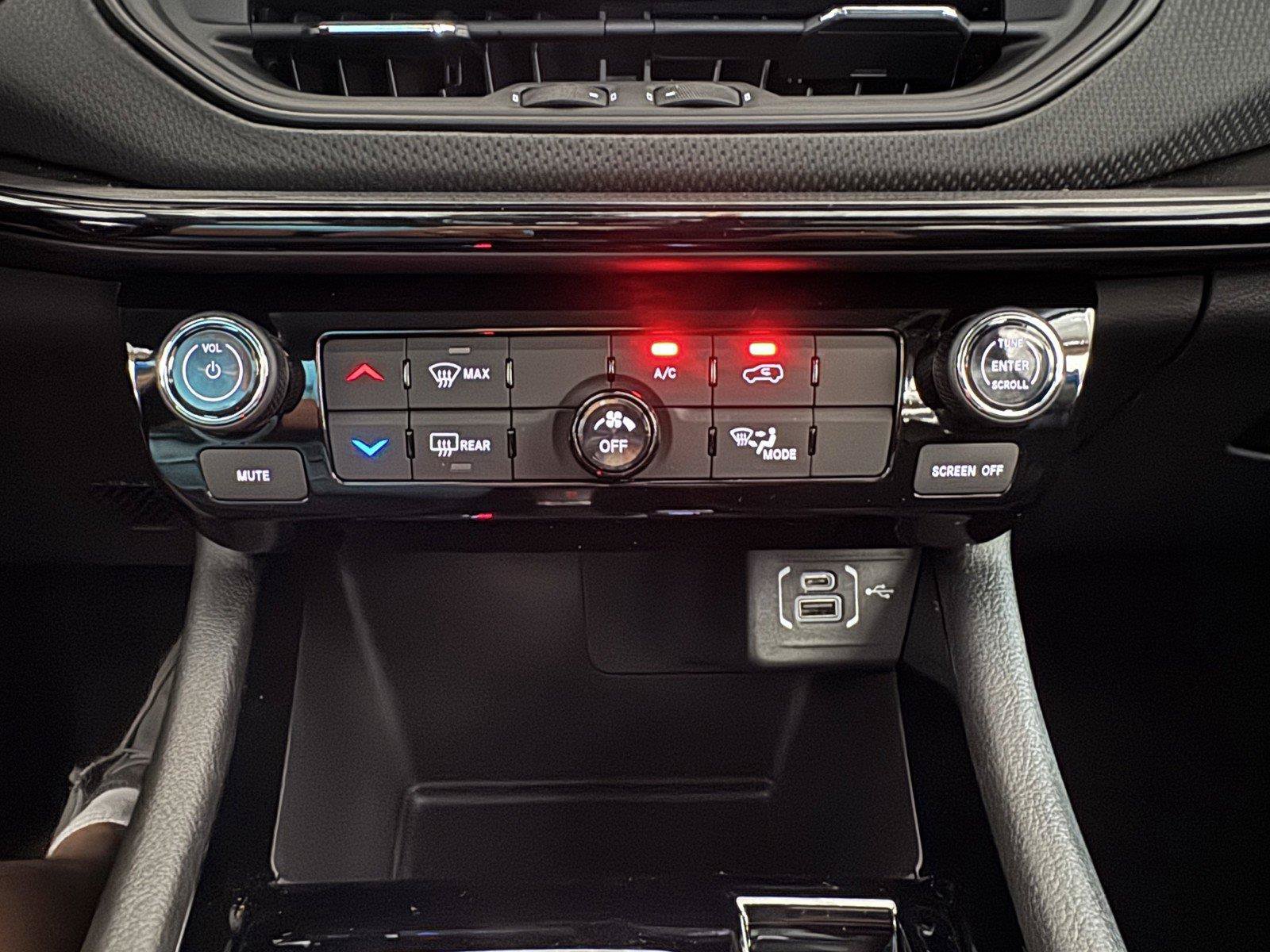 New 2026 Jeep Compass Latitude AWD/4WD image 15