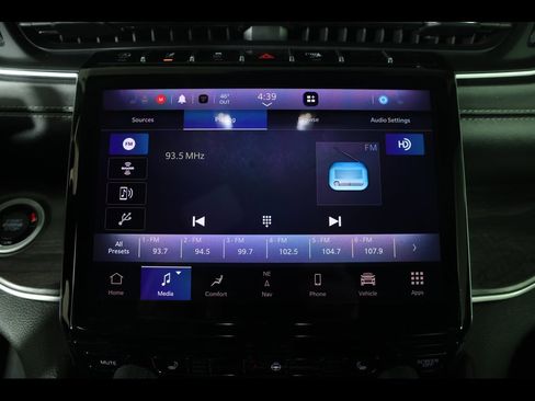 Used 2023 Jeep Grand Cherokee Limited w/ Black Appearance Package image 26