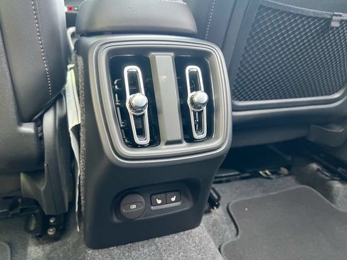 Certified 2025 Volvo XC40 B5 Core AWD/4WD image 24