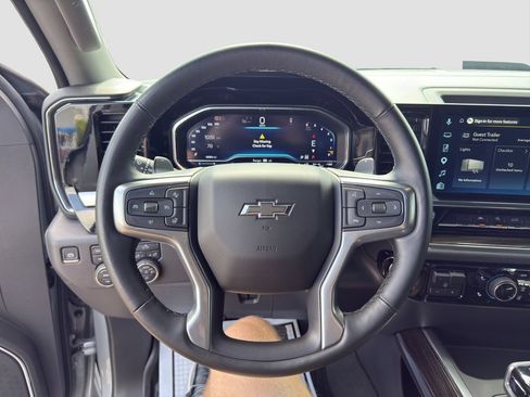 Used 2025 Chevrolet Silverado 1500 LT Trail Boss w/ Convenience Package II AWD/4WD image 10