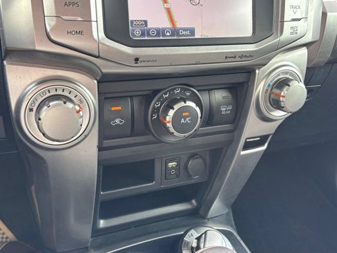 Used 2017 Toyota 4Runner SR5 AWD/4WD image 22
