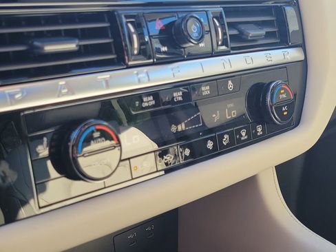 New 2026 Nissan Pathfinder SL image 35