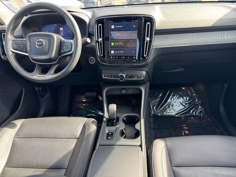 Certified 2025 Volvo XC40 B5 Core image 12