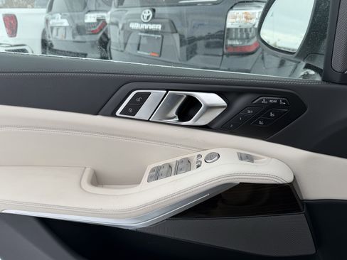 Used 2024 BMW X7 xDrive40i w/ Executive Package image 14