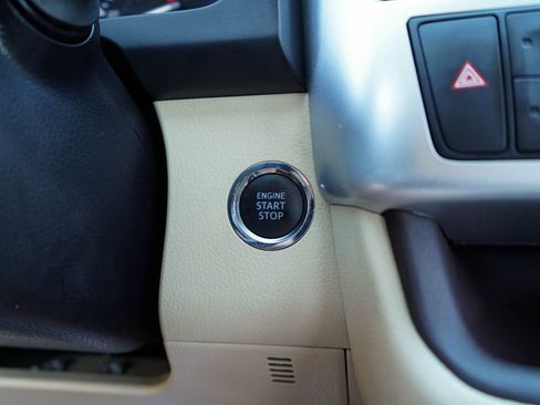 Used 2015 Toyota Highlander XLE FWD image 11