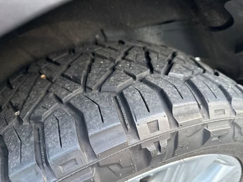 Used 2023 Toyota Highlander XLE image 28