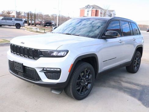 New 2025 Jeep Grand Cherokee Limited image 10
