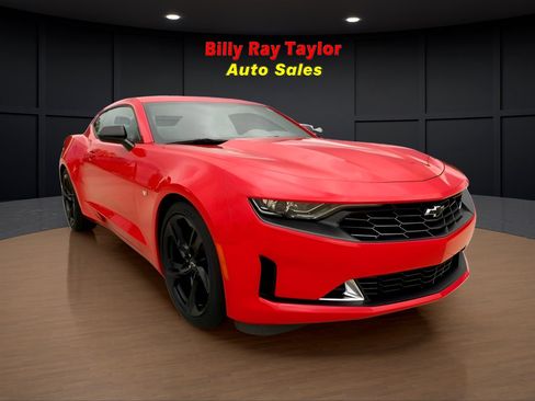 Used 2020 Chevrolet Camaro LT w/ RS Package image 4