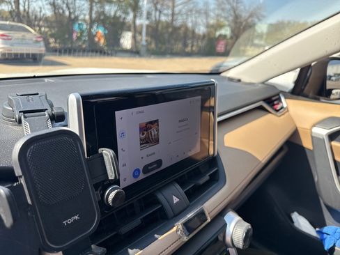 Used 2023 Toyota RAV4 XLE w/ Convenience Package image 10