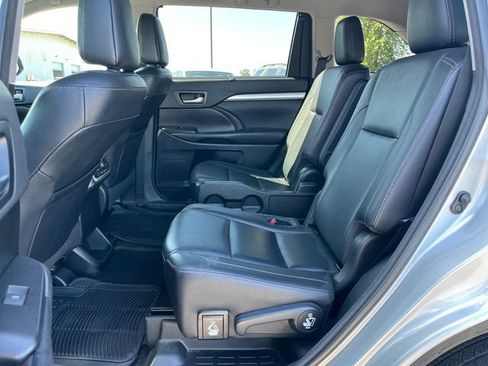 Used 2018 Toyota Highlander XLE AWD/4WD image 14
