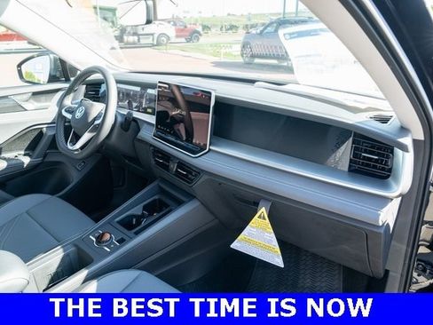 New 2025 Volkswagen Tiguan SE image 39