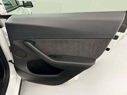 Used 2023 Tesla Model Y Long Range image 34