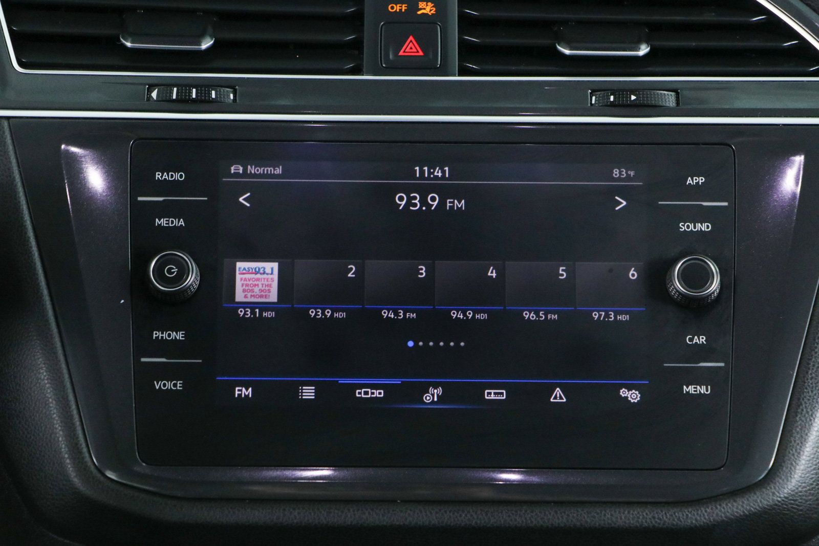 Used 2022 Volkswagen Tiguan SE w/ Panoramic Sunroof Package AWD/4WD image 19