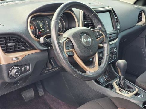 Used 2016 Jeep Cherokee 75th Anniversary FWD image 8