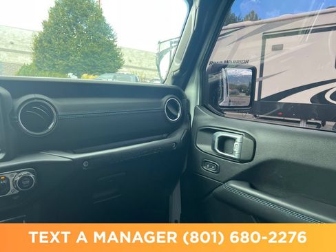 Used 2022 Jeep Wrangler Unlimited Rubicon 4xe w/ Cold Weather Group AWD/4WD image 25