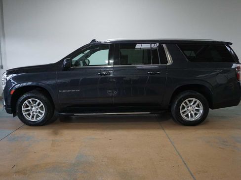 Used 2023 Chevrolet Suburban LT image 2