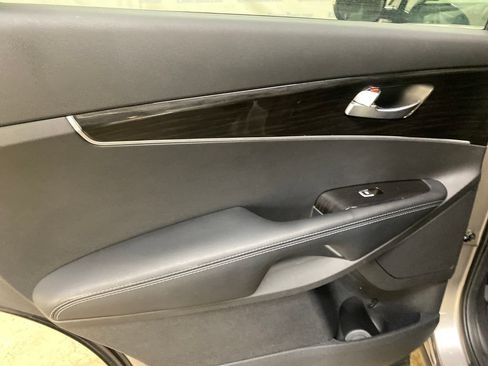 Used 2019 Kia Sorento AWD w/ LX Convenience Package image 15