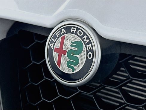 Used 2023 Alfa Romeo Stelvio Veloce AWD/4WD image 36
