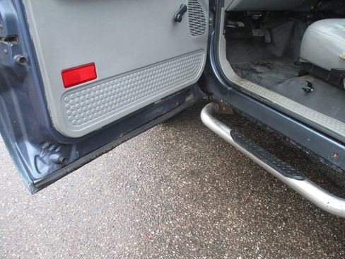 Used 2006 Ford F250 4x4 Regular Cab Super Duty image 8