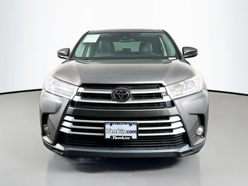 Used 2017 Toyota Highlander Plus AWD/4WD image 2