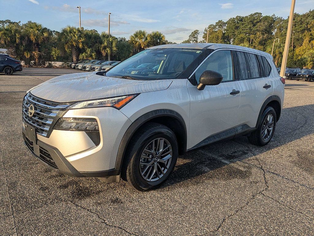 Used 2024 Nissan Rogue S AWD/4WD image 8