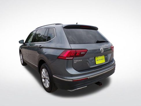 Used 2018 Volkswagen Tiguan SE w/ Panoramic Sunroof Package AWD/4WD image 3