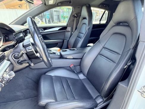 Used 2017 Porsche Panamera 4 AWD/4WD image 20