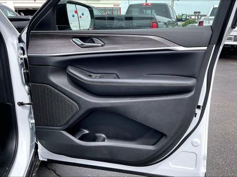 New 2026 Jeep Grand Cherokee L 4WD image 31