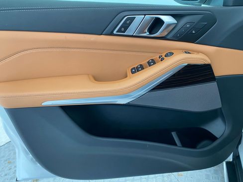 Used 2026 BMW X5 xDrive40i w/ Climate Comfort Package image 11