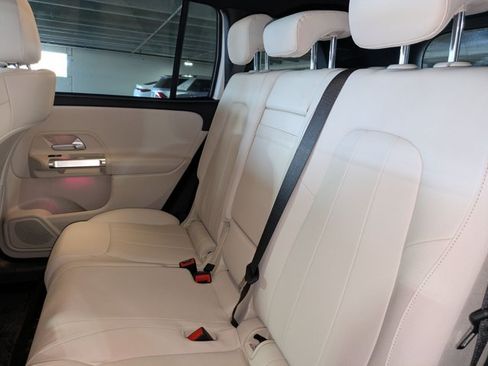 Used 2025 Mercedes-Benz GLB 250 image 20