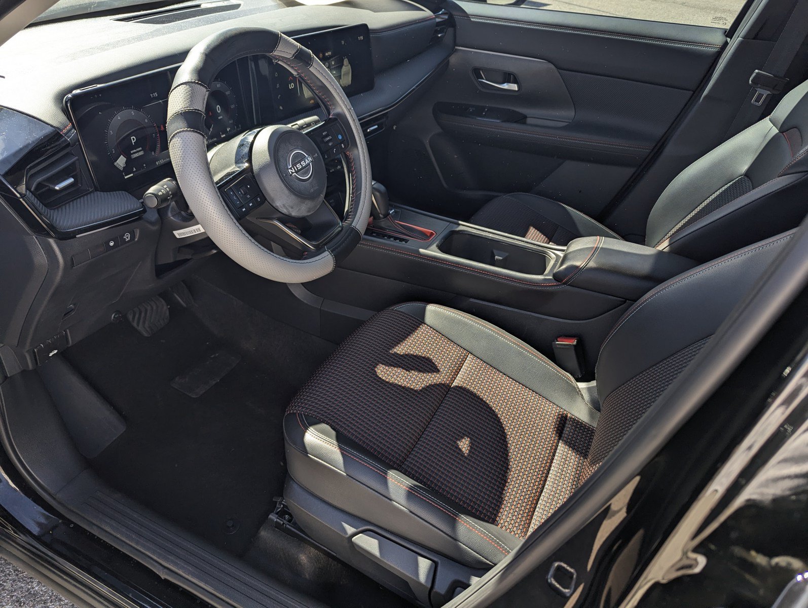 Used 2025 Nissan Kicks SR FWD image 9